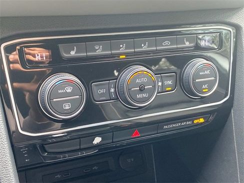 Used 2021 Volkswagen Atlas Cross Sport SEL image 27