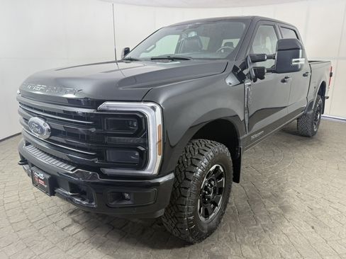 Used 2026 Ford F350 Platinum w/ Tremor Off-Road Package AWD/4WD image 3