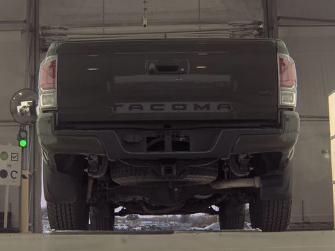 Used 2022 Toyota Tacoma TRD Off-Road image 7