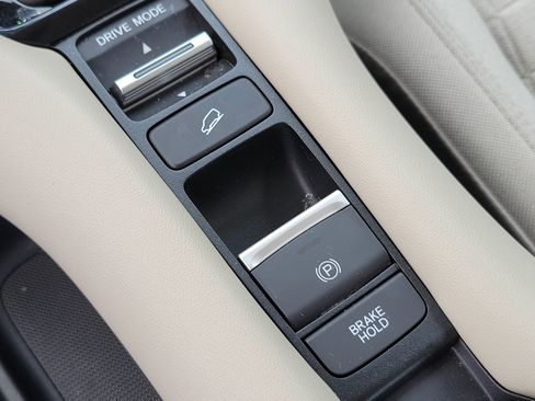 Certified 2024 Honda HR-V LX image 23