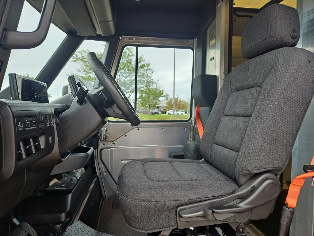 Used 2024 Chevrolet Brightdrop 600 w/ Commercial Equipment Package AWD/4WD image 11