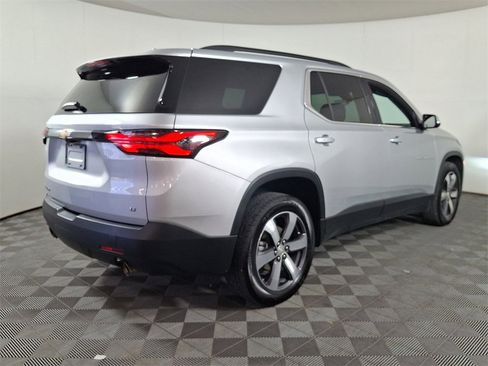 Used 2022 Chevrolet Traverse LT w/ LT Premium Package image 10
