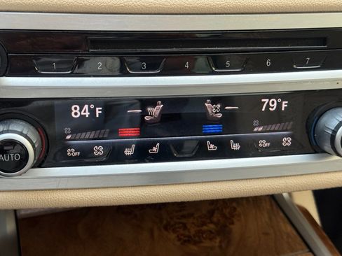 Used 2018 BMW 750i xDrive image 32