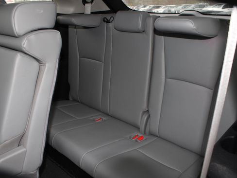 Used 2023 Toyota Highlander XLE image 17