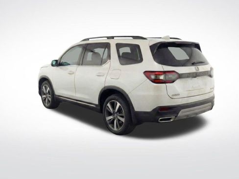 Used 2025 Honda Pilot Touring image 4