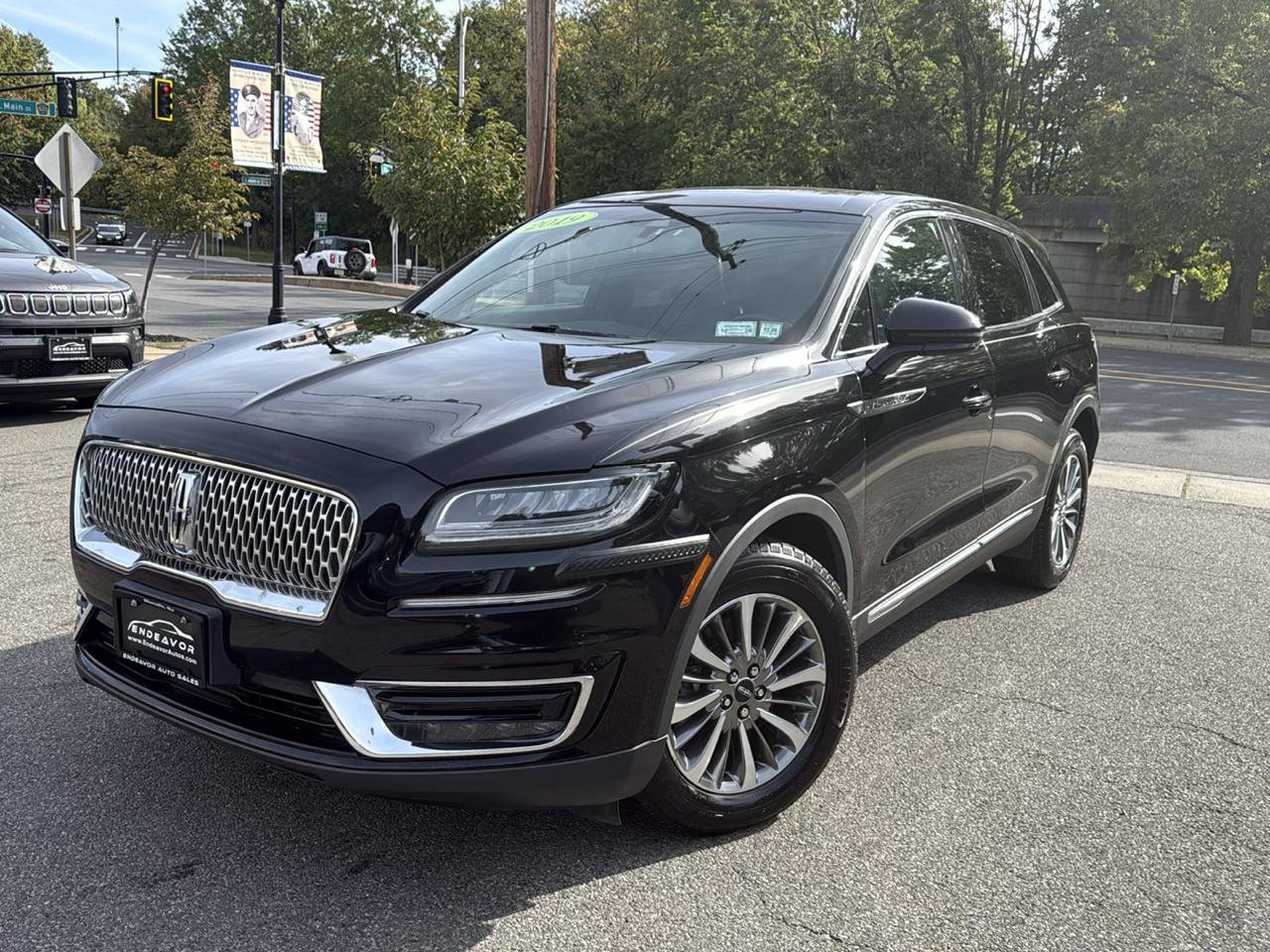 Used 2019 Lincoln Nautilus Select AWD/4WD image 2