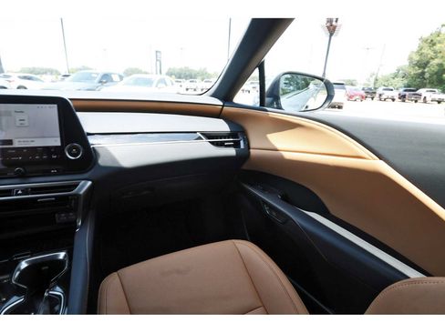 Used 2025 Lexus RX 350 FWD w/ Technology Package image 8
