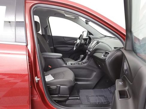 Used 2020 Chevrolet Equinox LT image 18