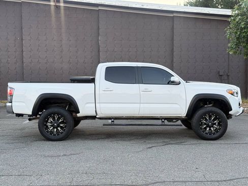 Used 2020 Toyota Tacoma TRD Off-Road AWD/4WD image 4