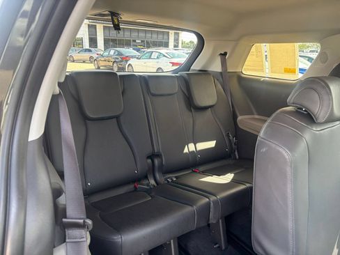 Used 2026 Kia Carnival FWD image 31