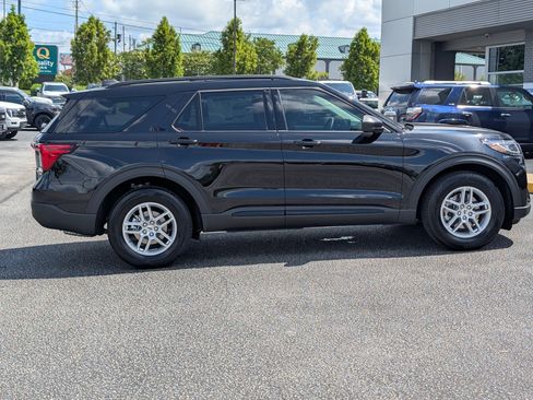 New 2026 Ford Explorer Active RWD image 8