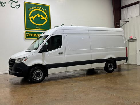 Used 2021 Mercedes-Benz Sprinter 2500 image 3