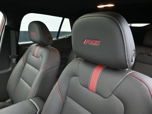 Used 2024 Chevrolet Trax RS w/ Sunroof Package FWD image 14