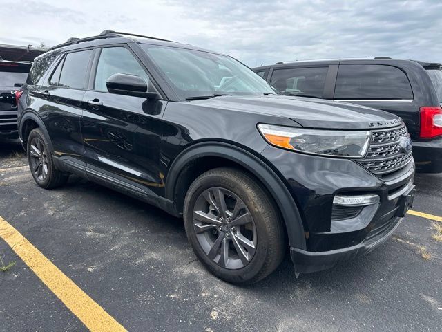 Used 2023 Ford Explorer XLT w/ XLT Sport Appearance Package AWD/4WD image 7