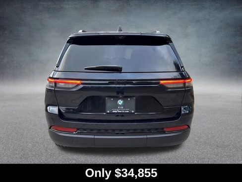 Used 2024 Jeep Grand Cherokee Limited w/ Luxury Tech Group II image 4