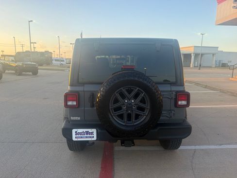 Used 2021 Jeep Wrangler Sport AWD/4WD image 6