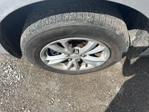 Used 2016 Chevrolet Equinox LT image 2