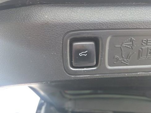 Used 2021 Ford Expedition XLT image 13