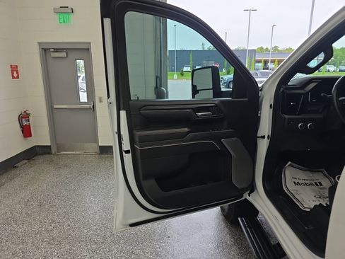Used 2024 GMC Sierra 2500 AT4X image 37