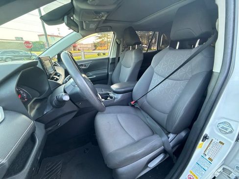 Used 2019 Toyota RAV4 XLE AWD/4WD image 9
