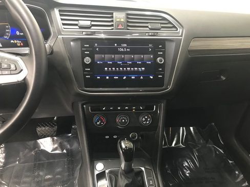 Used 2024 Volkswagen Tiguan SE image 17