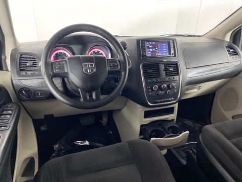 Used 2019 Dodge Grand Caravan SE w/ UConnect Hands-Free Group FWD image 33
