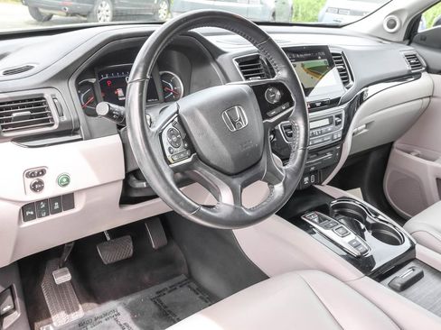 Used 2019 Honda Pilot Touring image 3