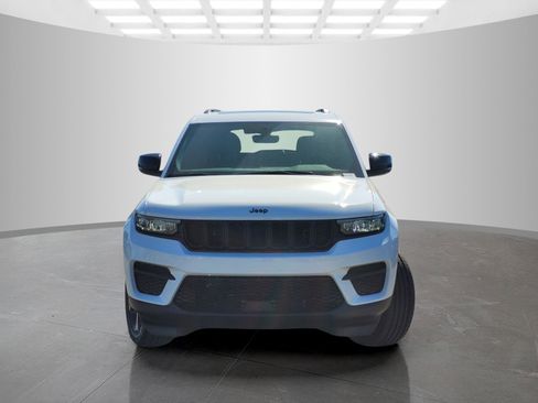 New 2025 Jeep Grand Cherokee Altitude image 2