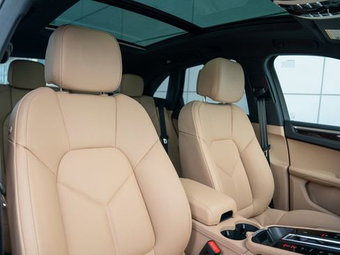 New 2026 Porsche Macan image 27