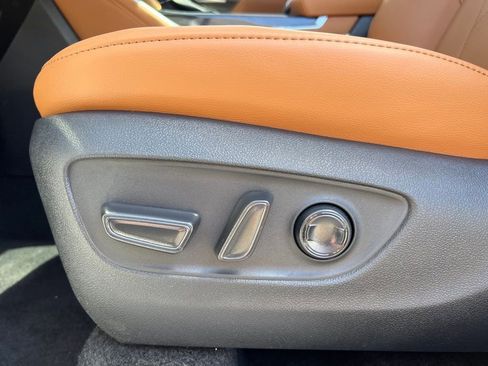 New 2026 Toyota Highlander Platinum AWD/4WD image 10