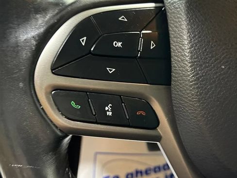 Used 2019 Jeep Cherokee Latitude Plus FWD image 14