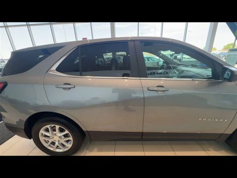 Used 2024 Chevrolet Equinox LT w/ LPO, Floor Liner Package FWD image 9