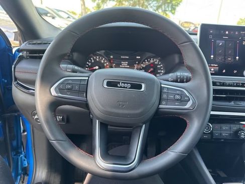 Used 2025 Jeep Compass Trailhawk AWD/4WD image 28