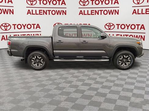 Used 2022 Toyota Tacoma TRD Off-Road w/ TRD Premium Off Road Package AWD/4WD image 9