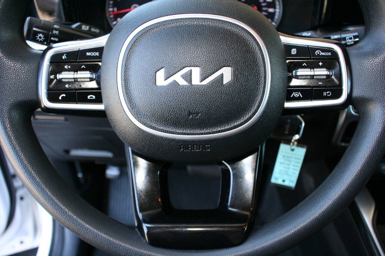 Used 2022 Kia Sorento LX AWD/4WD image 17