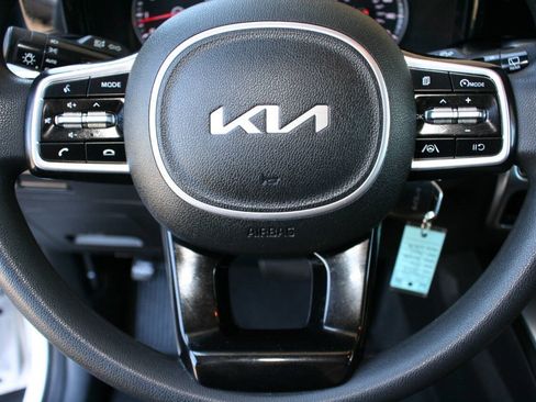 Used 2022 Kia Sorento LX AWD/4WD image 17