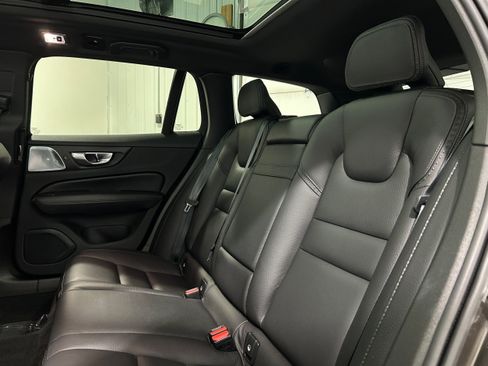 Used 2020 Volvo V60 T5 Cross Country AWD/4WD image 30