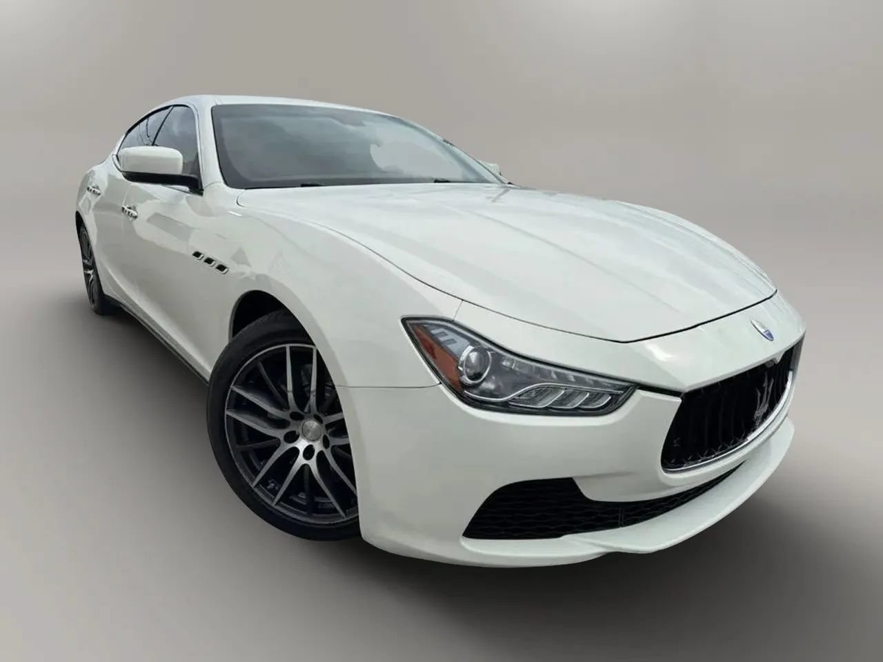 Used 2015 Maserati Ghibli RWD image 3