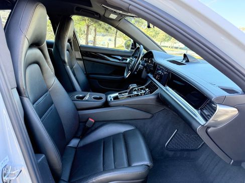 Used 2018 Porsche Panamera 4S image 34