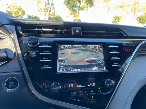 Used 2018 Toyota Camry XLE image 6