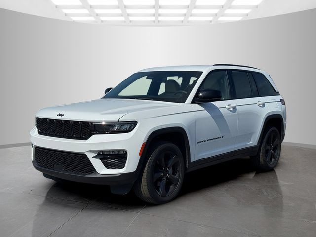 Certified 2024 Jeep Grand Cherokee Limited w/ Black Appearance Package AWD/4WD image 3