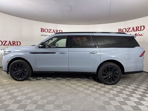 Used 2025 Lincoln Navigator L Reserve w/ Jet Appearance Package image 5