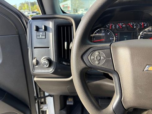 Used 2018 Chevrolet Silverado 1500 Custom w/ Custom Value Package AWD/4WD image 15