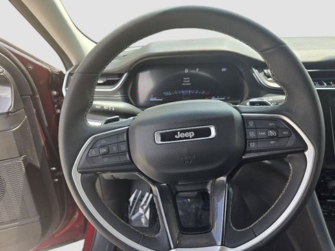 Used 2023 Jeep Grand Cherokee Laredo w/ Luxury Tech Group I AWD/4WD image 14