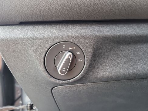 Certified 2025 Volkswagen Jetta S image 32