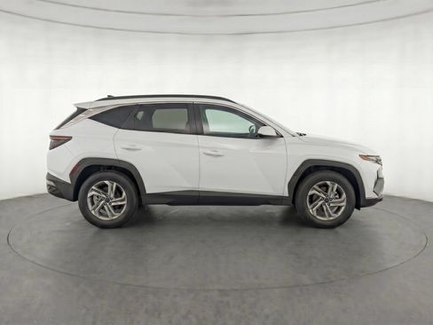 Used 2025 Hyundai Tucson SE AWD/4WD image 40