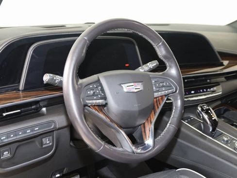 Used 2022 Cadillac Escalade ESV Premium Luxury image 6