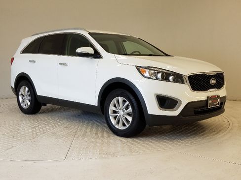 Used 2016 Kia Sorento LX image 1