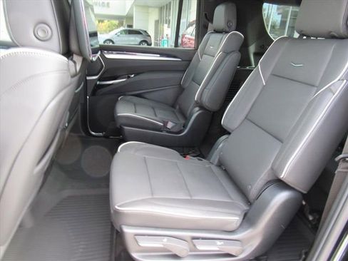 New 2026 Cadillac Escalade ESV Sport w/ Touring Package image 29