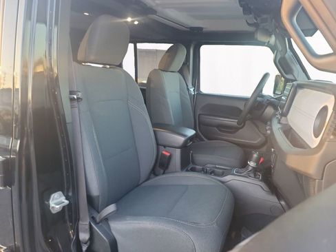 Used 2024 Jeep Wrangler Unlimited image 15